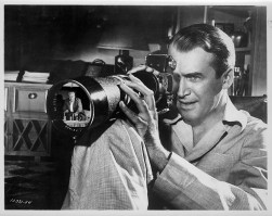 James Stweart in "La finestra sul cortile" di Alfred Hitchcock